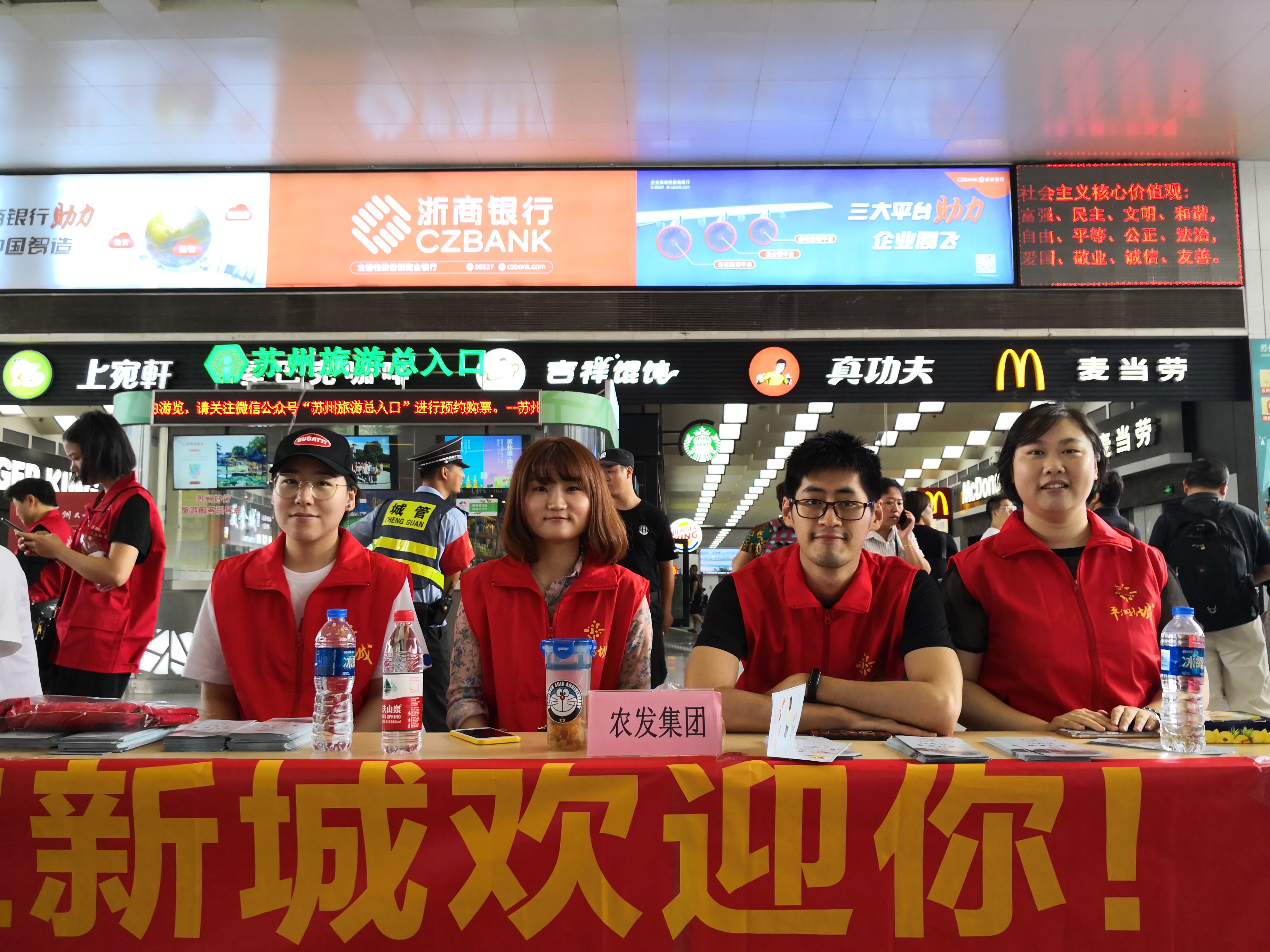 pg电子党员自愿效劳活动.JPG